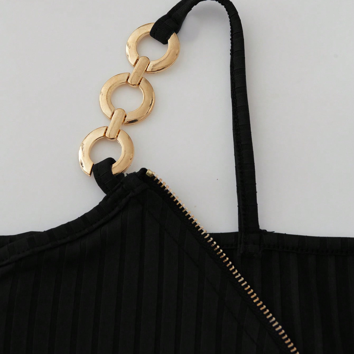 EMERY ROSE Women's Cold Shoulder T-Shirt With Metal Chain Decoration