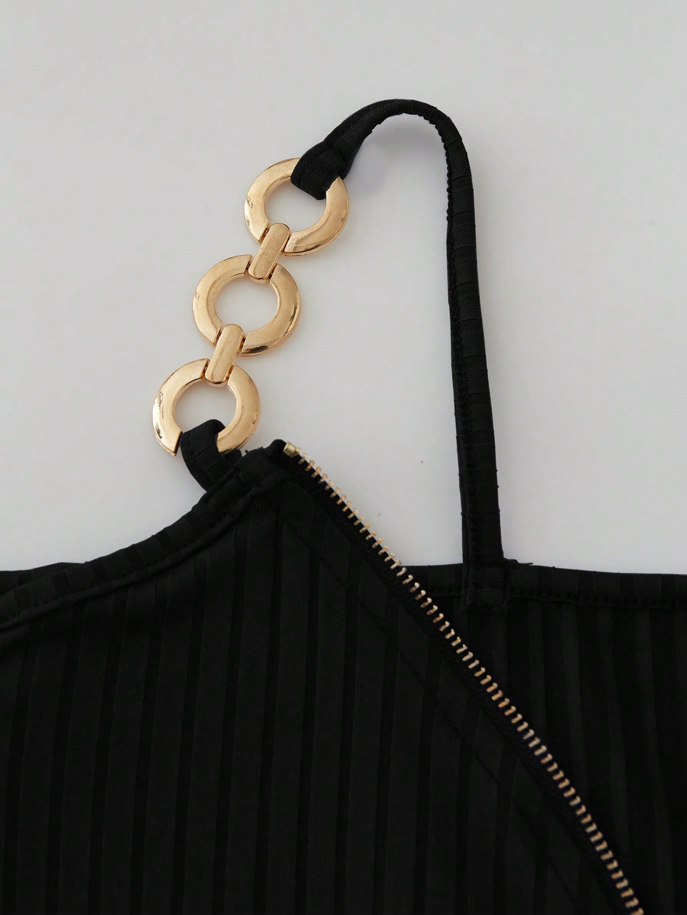 EMERY ROSE Women's Cold Shoulder T-Shirt With Metal Chain Decoration