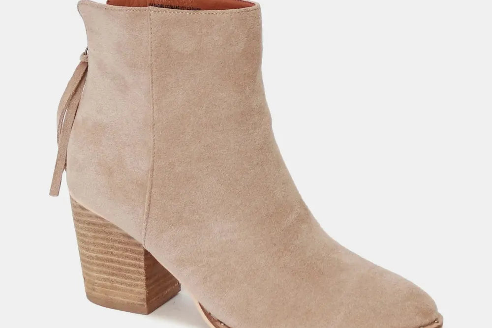 a830aca1-dd47-4dac-94ee-a017f52209c0-Max